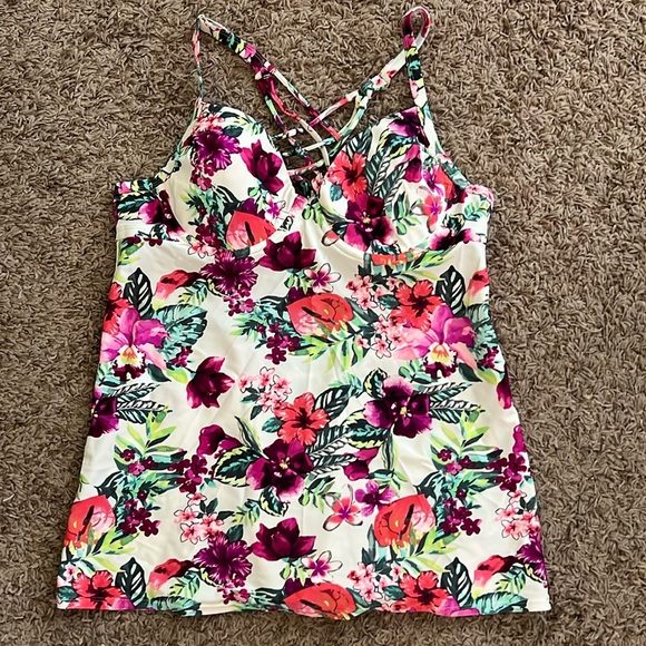 Swim top - Picture 1 of 6